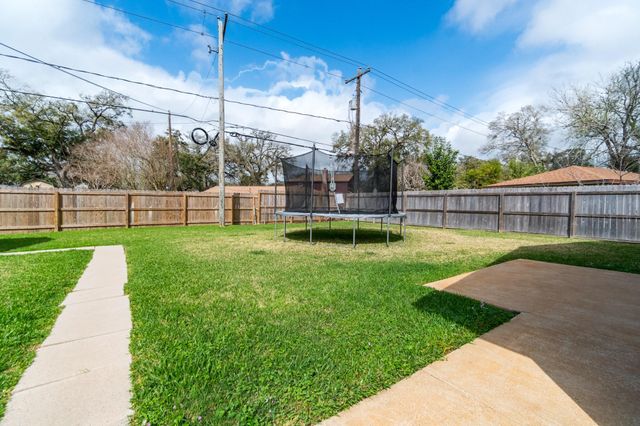 542 Sycamore Street, Lake Jackson, TX 77566