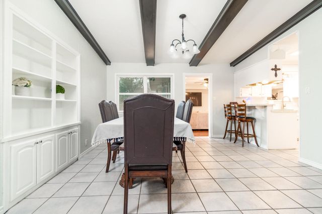 542 Sycamore Street, Lake Jackson, TX 77566