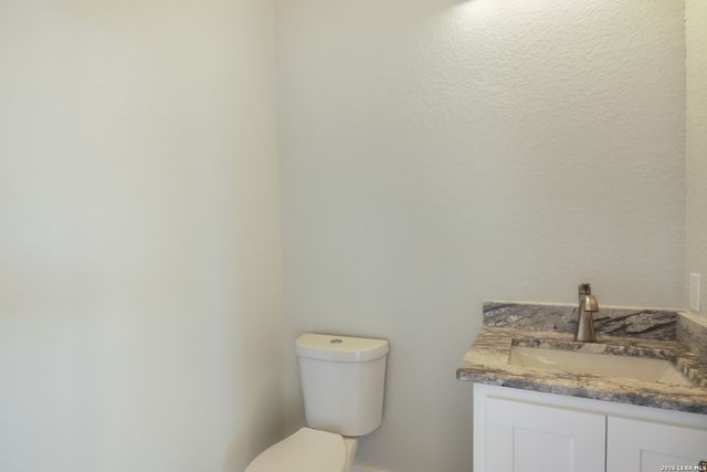 252 Venado Oaks, Castroville, TX 78009