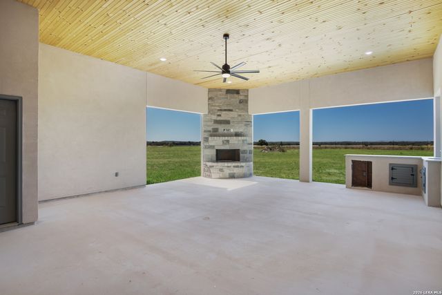 252 Venado Oaks, Castroville, TX 78009
