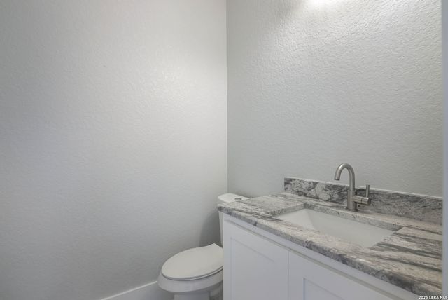 252 Venado Oaks, Castroville, TX 78009