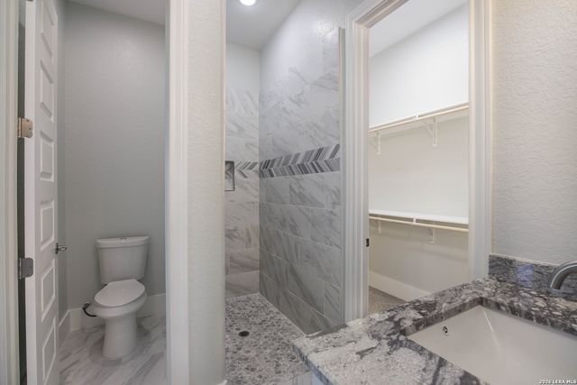 252 Venado Oaks, Castroville, TX 78009