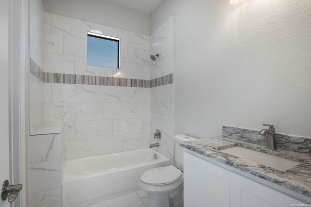 252 Venado Oaks, Castroville, TX 78009