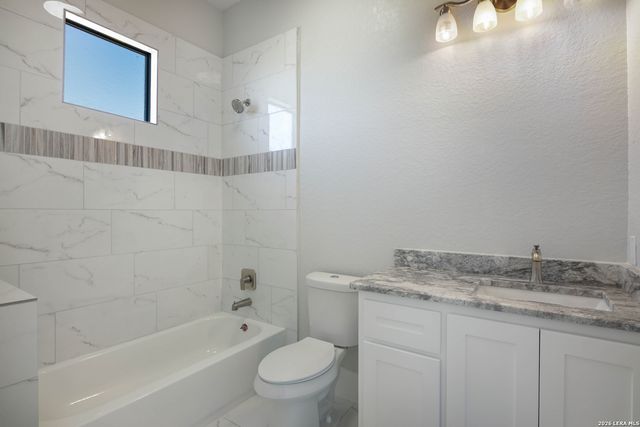 252 Venado Oaks, Castroville, TX 78009