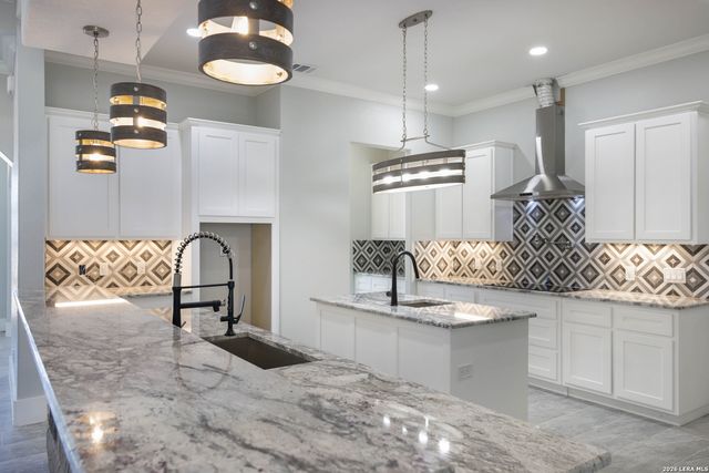 252 Venado Oaks, Castroville, TX 78009