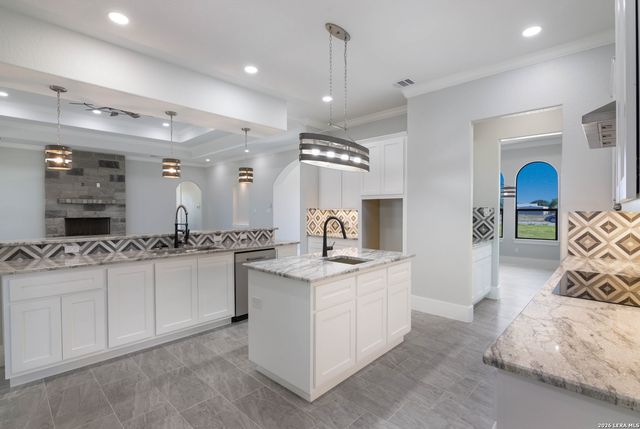 252 Venado Oaks, Castroville, TX 78009