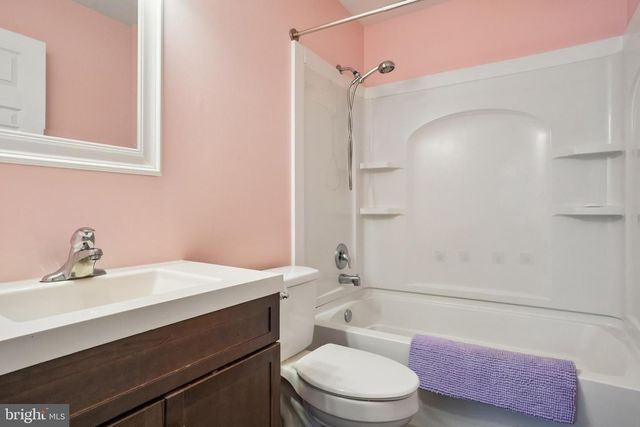 8 NOVA CT, Sewell, NJ 08080