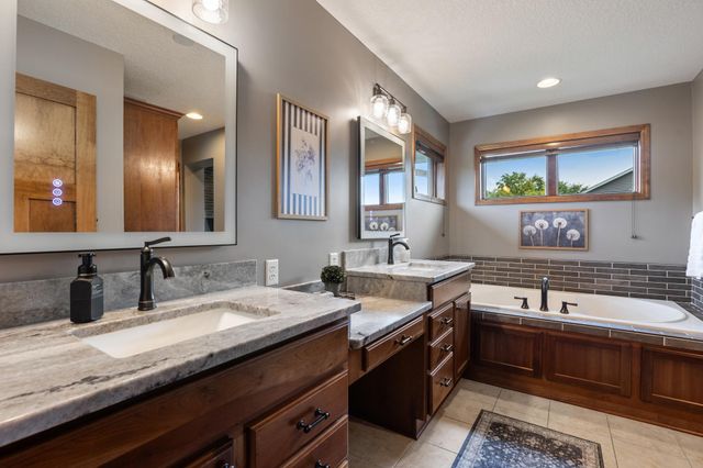 1752 Carriage Drive, Victoria, MN 55386