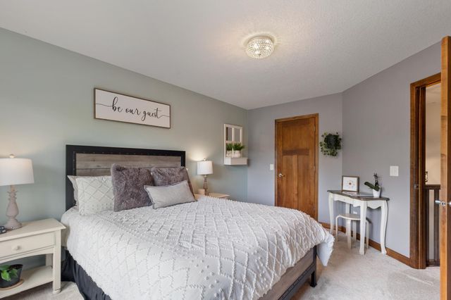 1752 Carriage Drive, Victoria, MN 55386