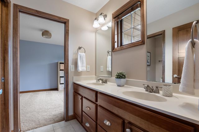 1752 Carriage Drive, Victoria, MN 55386