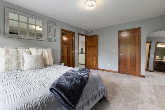 1752 Carriage Drive, Victoria, MN 55386