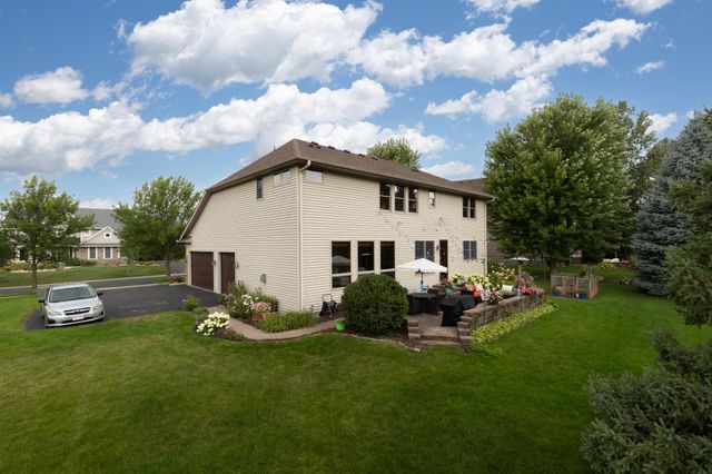 1752 Carriage Drive, Victoria, MN 55386