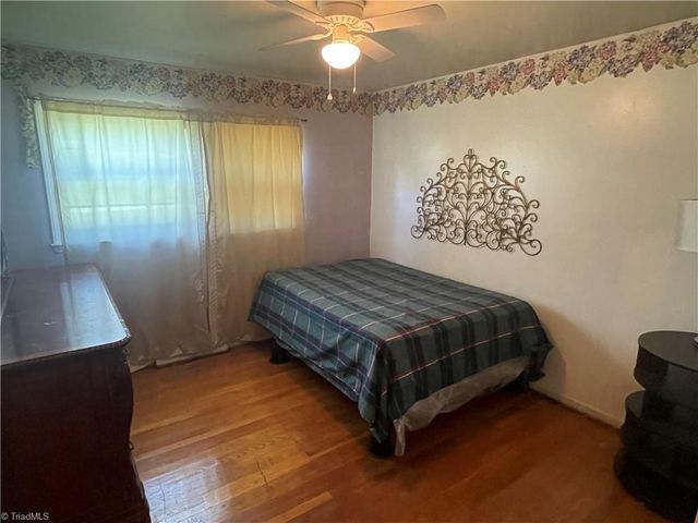 1308 Youngs mill Road, Greensboro, NC 27405