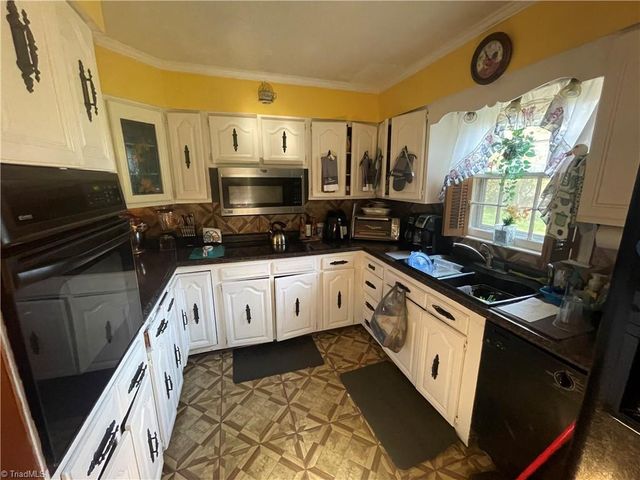 1308 Youngs mill Road, Greensboro, NC 27405