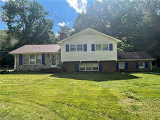 1308 Youngs mill Road, Greensboro, NC 27405