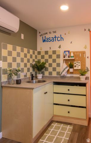 35 E REDONDO AVE, Salt Lake City, UT 84115