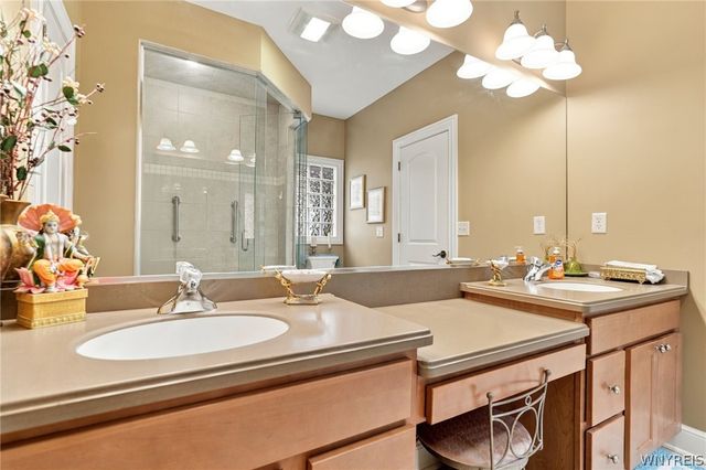 8088 Laurel Park Lane, Clarence, NY 14051