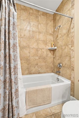 8088 Laurel Park Lane, Clarence, NY 14051