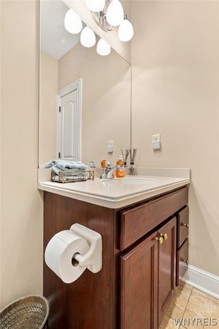 8088 Laurel Park Lane, Clarence, NY 14051