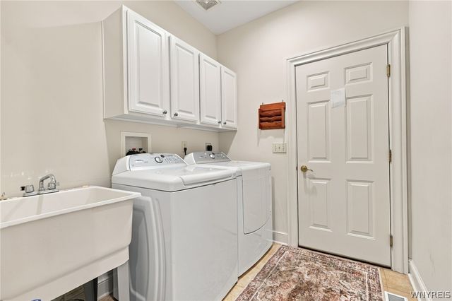 8088 Laurel Park Lane, Clarence, NY 14051