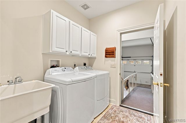 8088 Laurel Park Lane, Clarence, NY 14051