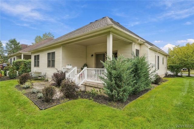 8088 Laurel Park Lane, Clarence, NY 14051