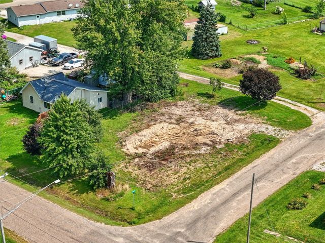 702 Central Avenue, Center Point, IA 52213