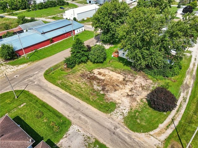 702 Central Avenue, Center Point, IA 52213