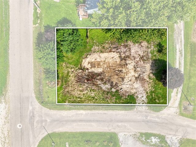 702 Central Avenue, Center Point, IA 52213