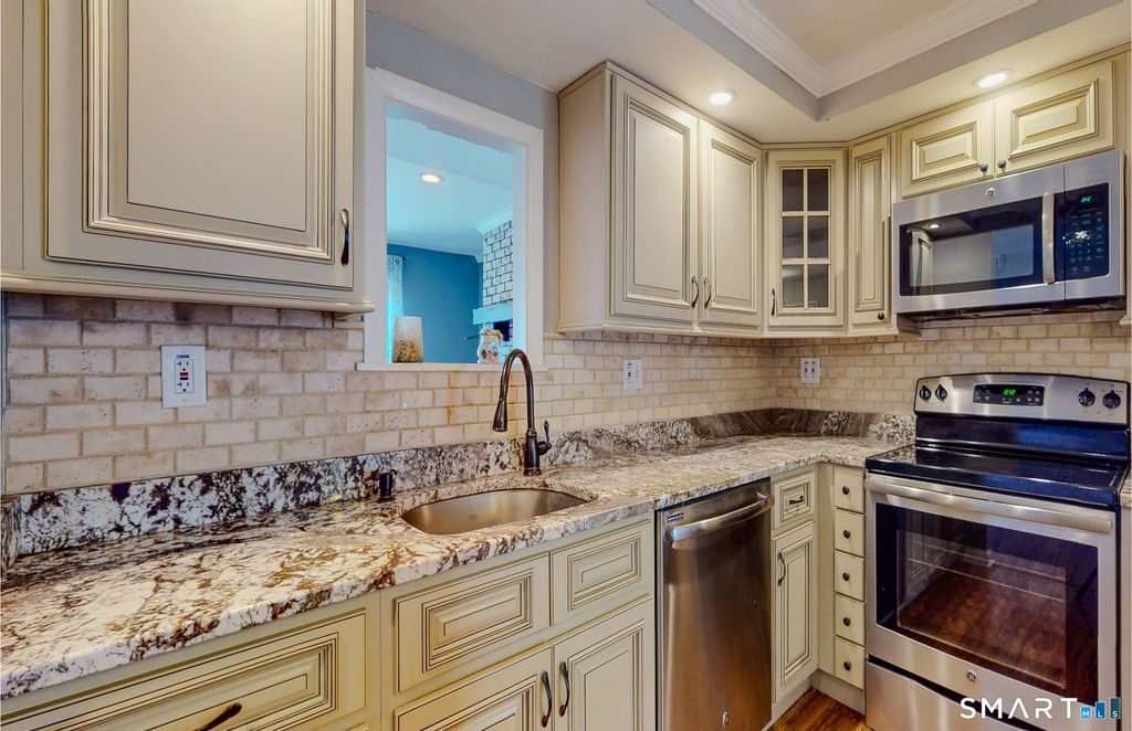 54 Clubhouse Drive 54, Woodbury, CT 06798