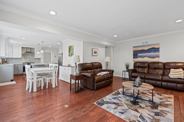 627 S Patton Avenue, Arlington Heights, IL 60005