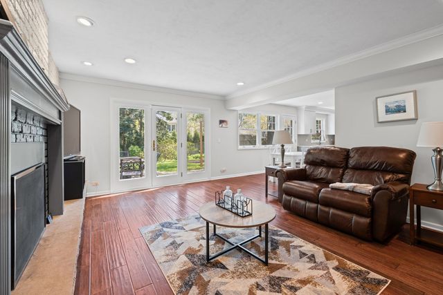 627 S Patton Avenue, Arlington Heights, IL 60005