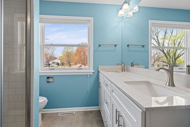 627 S Patton Avenue, Arlington Heights, IL 60005