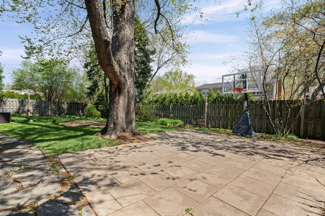 627 S Patton Avenue, Arlington Heights, IL 60005
