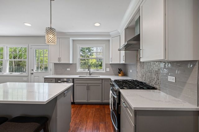 627 S Patton Avenue, Arlington Heights, IL 60005