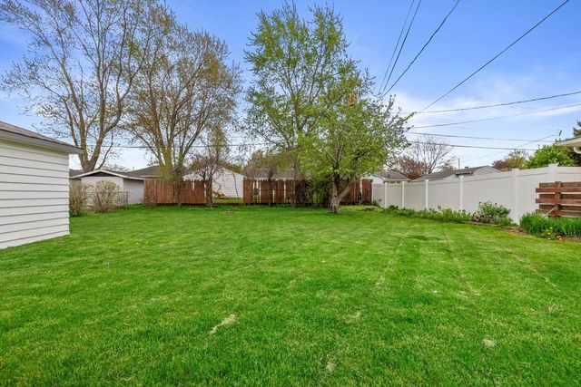 2921 Winthrop AVENUE, Racine, WI 53403