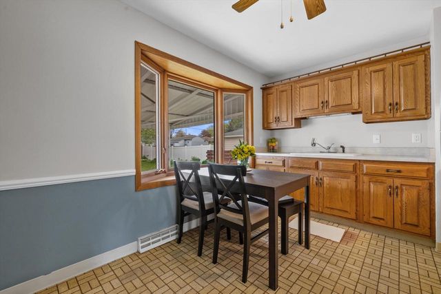 2921 Winthrop AVENUE, Racine, WI 53403