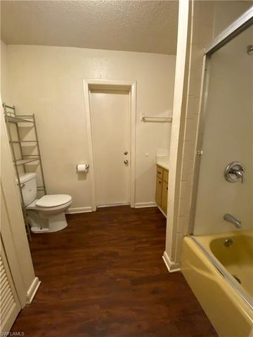 7906 Suncoast DR, North Fort Myers, FL 33917