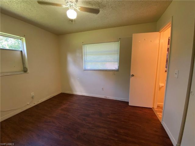 7906 Suncoast DR, North Fort Myers, FL 33917