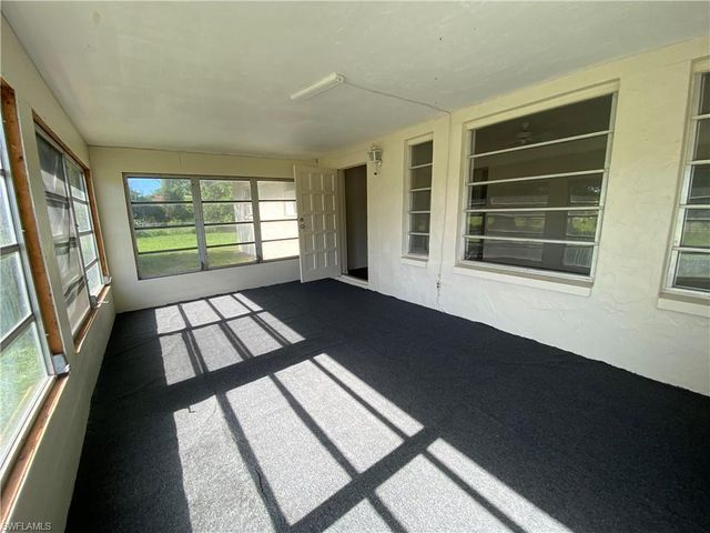 7906 Suncoast DR, North Fort Myers, FL 33917