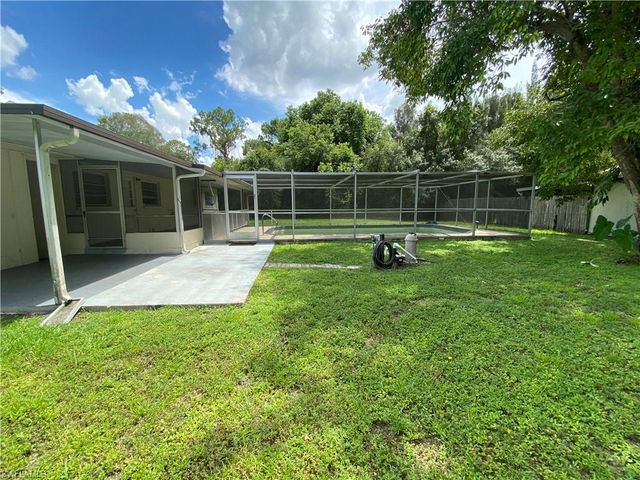 7906 Suncoast DR, North Fort Myers, FL 33917