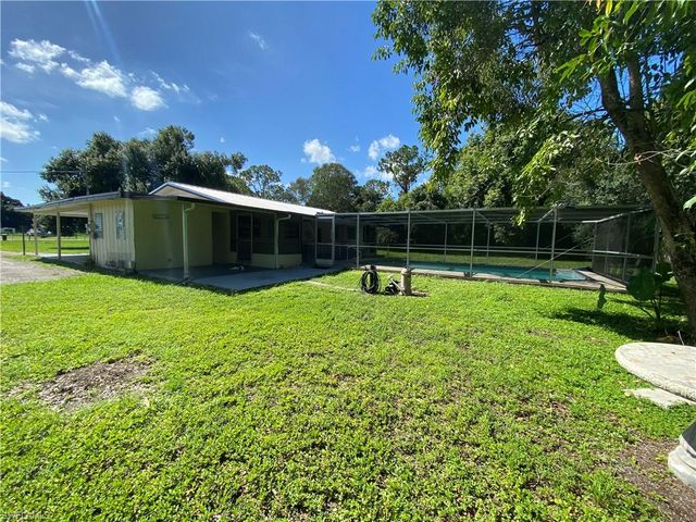 7906 Suncoast DR, North Fort Myers, FL 33917