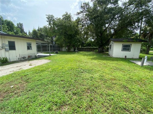 7906 Suncoast DR, North Fort Myers, FL 33917