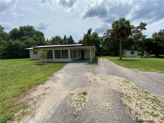 7906 Suncoast DR, North Fort Myers, FL 33917
