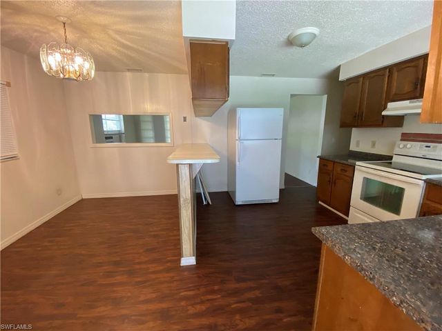 7906 Suncoast DR, North Fort Myers, FL 33917