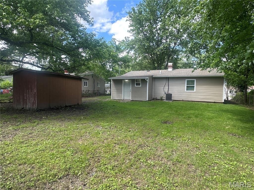 Image 2 of property listing at 1438 Plaza Place, Wentzville, MO 63385