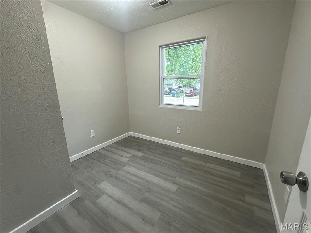 Image 12 of property listing at 1438 Plaza Place, Wentzville, MO 63385