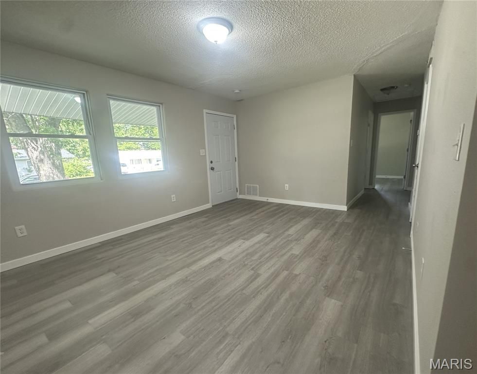 Image 4 of property listing at 1438 Plaza Place, Wentzville, MO 63385