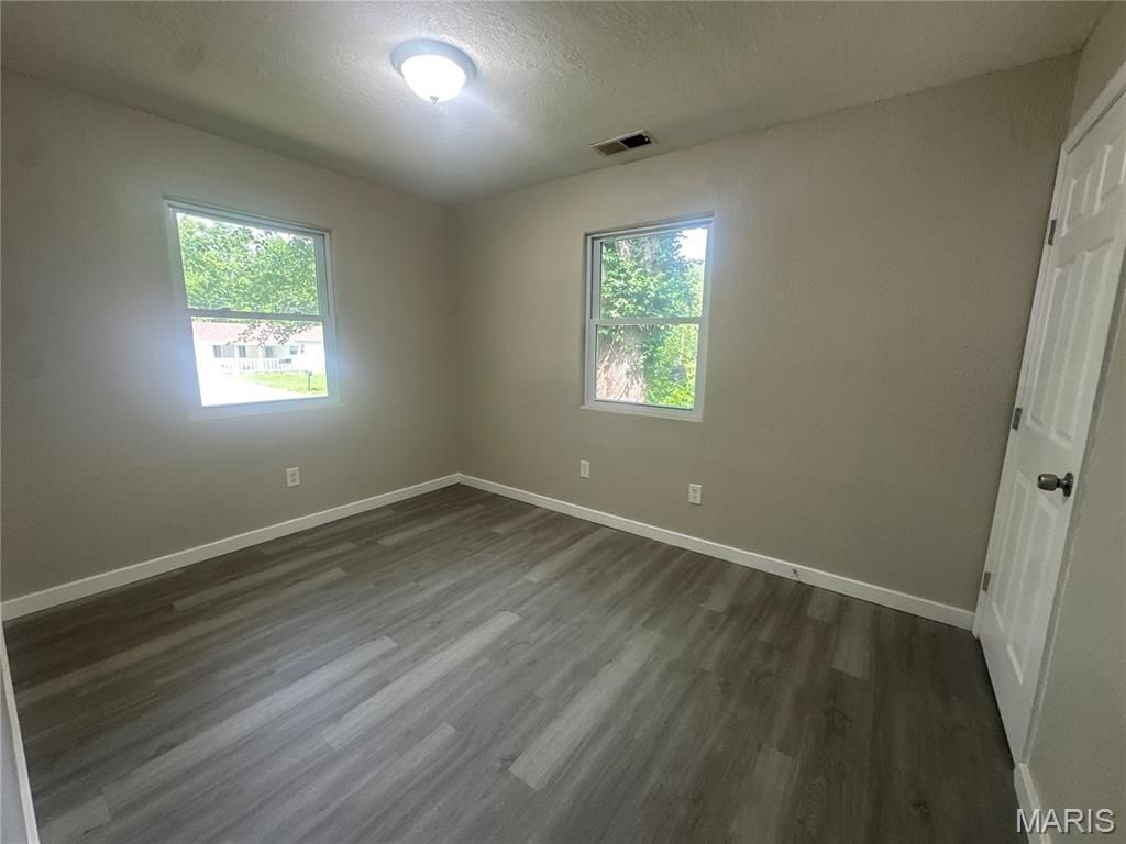 Image 9 of property listing at 1438 Plaza Place, Wentzville, MO 63385