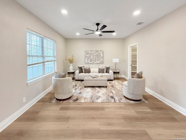 403 E Vista Ridge, San Antonio, TX 78260